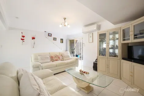 Property photo of 4/17 Cupania Place Elanora QLD 4221