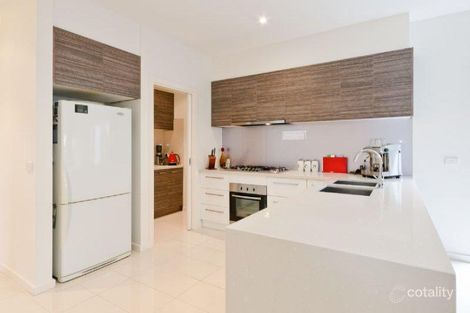 Property photo of 16 Kensley Circuit Craigieburn VIC 3064