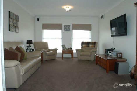 Property photo of 33 Willow Tree Place Springvale NSW 2650