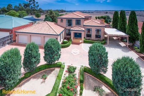 5 HOPBUSH AVE, SUNBURY, VIC 3429