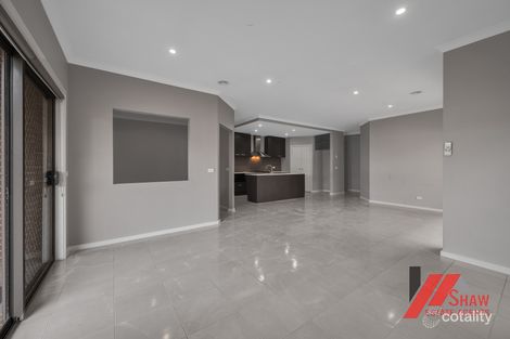 Property photo of 18 Manning Circuit Tarneit VIC 3029