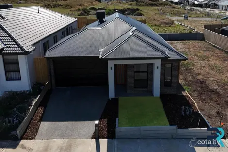 Property photo of 8 Fairview Street Beveridge VIC 3753