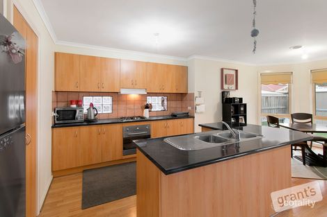 Property photo of 32 Spring Circuit Pakenham VIC 3810