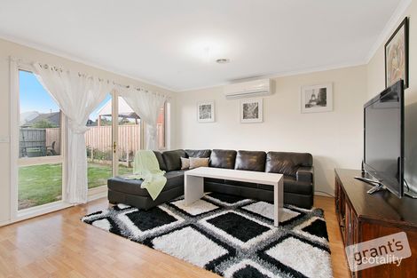 Property photo of 32 Spring Circuit Pakenham VIC 3810