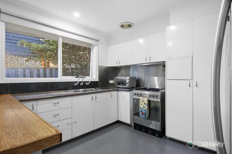 Property photo of 9 Rossiter Avenue Endeavour Hills VIC 3802