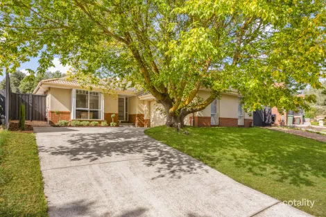 Property photo of 44 The Boulevard Gisborne VIC 3437