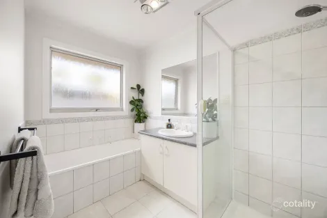 Property photo of 44 The Boulevard Gisborne VIC 3437