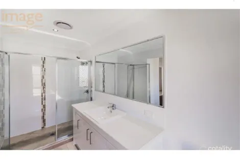 Property photo of 40 Cassidy Crescent Willow Vale QLD 4209