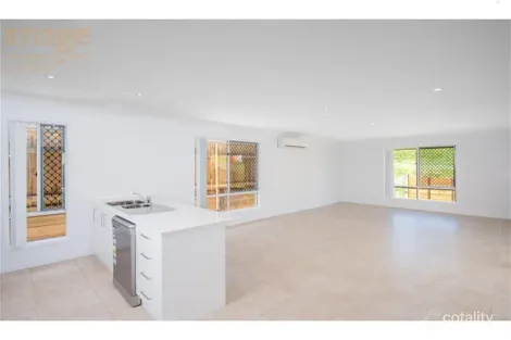 Property photo of 40 Cassidy Crescent Willow Vale QLD 4209
