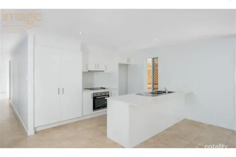 Property photo of 40 Cassidy Crescent Willow Vale QLD 4209