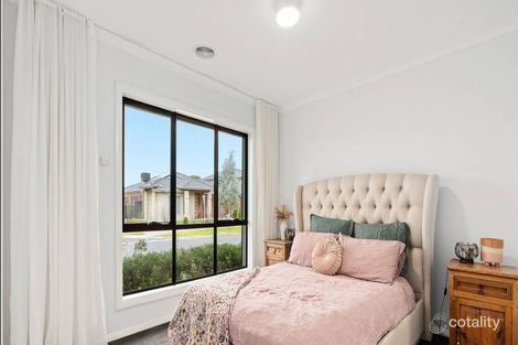 Property photo of 16 Mulgra View Tarneit VIC 3029
