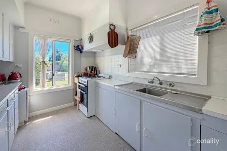 Property photo of 24 Gloucester Place Warragul VIC 3820