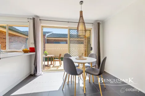 Property photo of 8 Lomond Court Wattle Grove NSW 2173