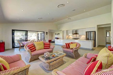 Property photo of 8 Raewood Close Coral Cove QLD 4670