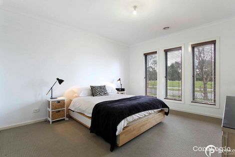 Property photo of 28 Kindred Avenue Cranbourne North VIC 3977