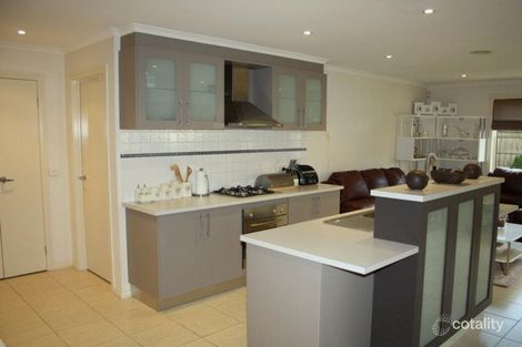 Property photo of 13 Kingsbridge Circuit Cairnlea VIC 3023