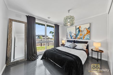 Property photo of 2 Castlecrag Close Endeavour Hills VIC 3802