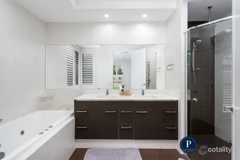 Property photo of 3002 Hillside Walk Hope Island QLD 4212