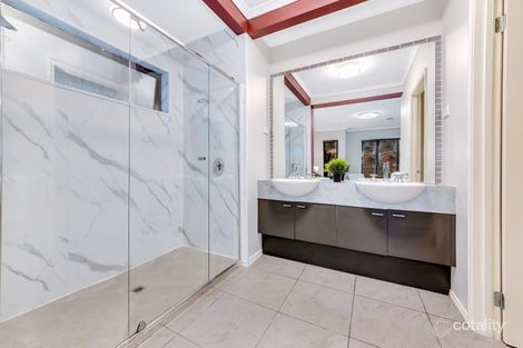 Property photo of 31 Eucumbene Drive Berwick VIC 3806