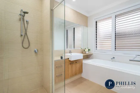 Property photo of 3002 Hillside Walk Hope Island QLD 4212