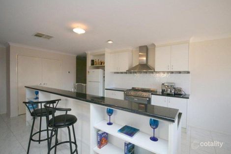 Property photo of 10 Carisbrook Circuit Truganina VIC 3029