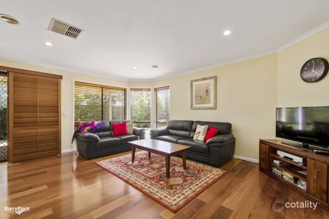 Property photo of 8 Hollington Crescent Point Cook VIC 3030