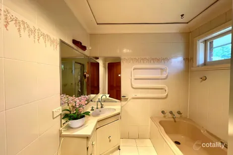 Property photo of 23 Alkira Circuit Narraweena NSW 2099