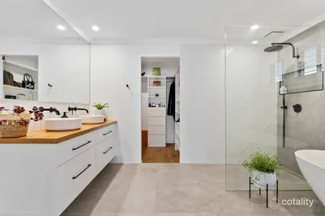 Property photo of 39 Darnel Street Elanora QLD 4221