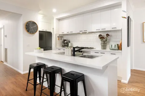 Property photo of 21 Lasilla Place Baranduda VIC 3691