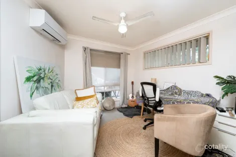 Property photo of 31 Simpsons Road Elanora QLD 4221