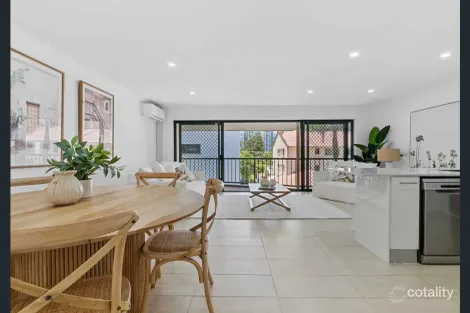 23 Woodroffe Ave, Main Beach, QLD 4217