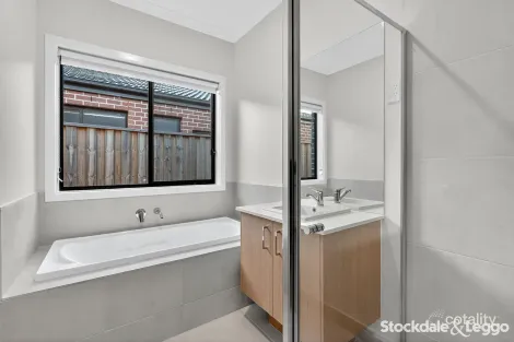 Property photo of 32 Selbourne Street Strathtulloh VIC 3338