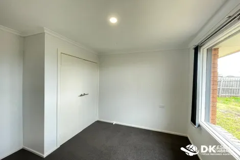 Property photo of 14 Aldergate Crescent Kings Park VIC 3021