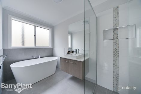 Property photo of 8 Bushy Park Court Drouin VIC 3818