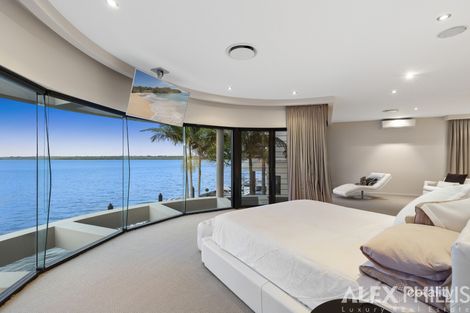 Property photo of 1 Knightsbridge Parade West Paradise Point QLD 4216