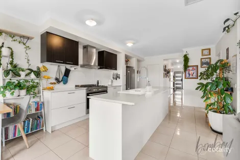 Property photo of 21 Booyong Street Craigieburn VIC 3064