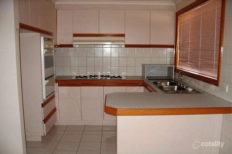 Property photo of 2/49 Silvereye Crescent Werribee VIC 3030