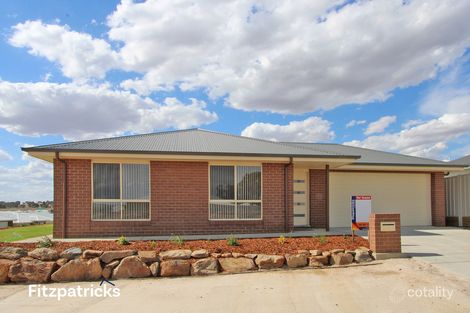 14 Devon Cres, Gobbagombalin, NSW 2650