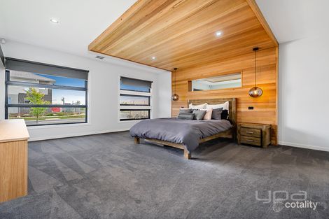Property photo of 77 Waterbird Circuit Weir Views VIC 3338