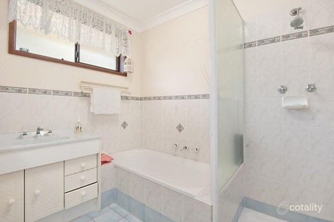 Property photo of 18 Crawford Crescent Wyoming NSW 2250