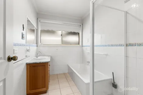 Property photo of 9 Nandina Close Bell Park VIC 3215