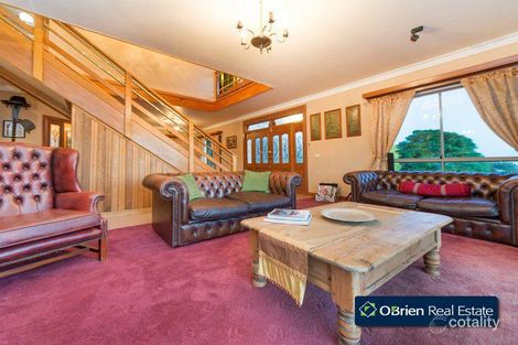 Property photo of 1 Biralee Court Berwick VIC 3806