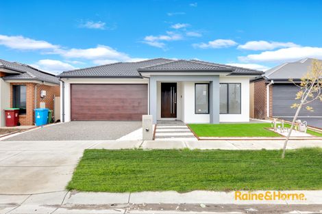 32 Australorp Dr, Clyde North, VIC 3978