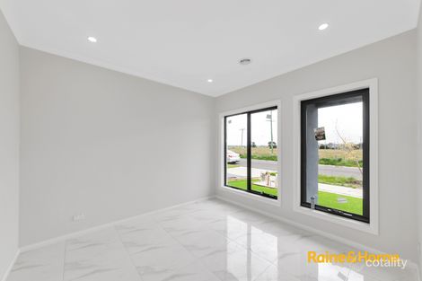 Property photo of 32 Australorp Drive Clyde North VIC 3978