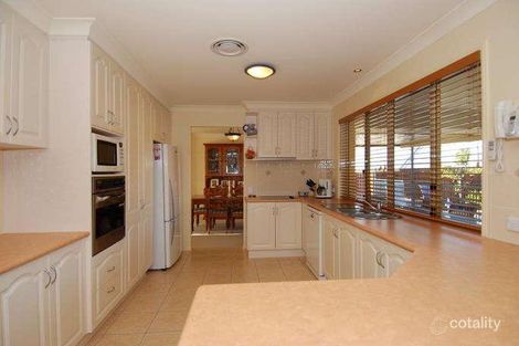 Property photo of 8 Winster Close Sinnamon Park QLD 4073