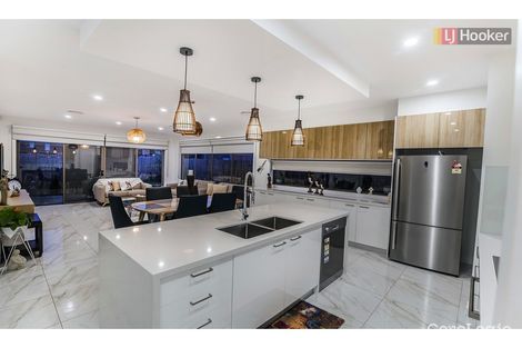 Property photo of 27 Mountleigh Circuit Craigieburn VIC 3064
