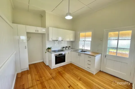 2/120 HALY ST, KINGAROY, QLD 4610