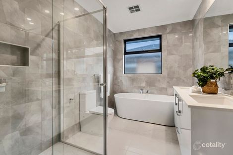 Property photo of 2 Wildwood Place Mulgrave VIC 3170