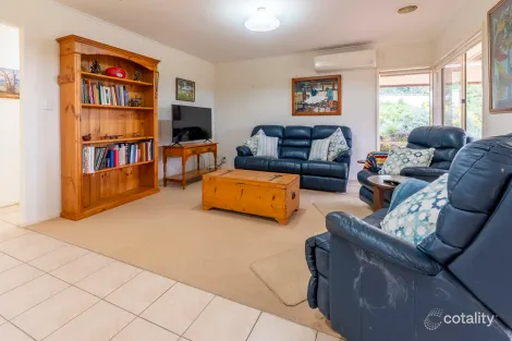 Property photo of 20 Kavanagh Circuit Temora NSW 2666