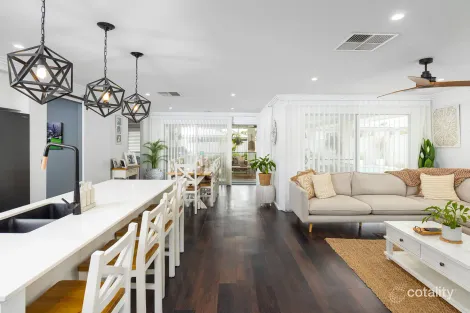 Property photo of 15 Bondi Crescent Gobbagombalin NSW 2650